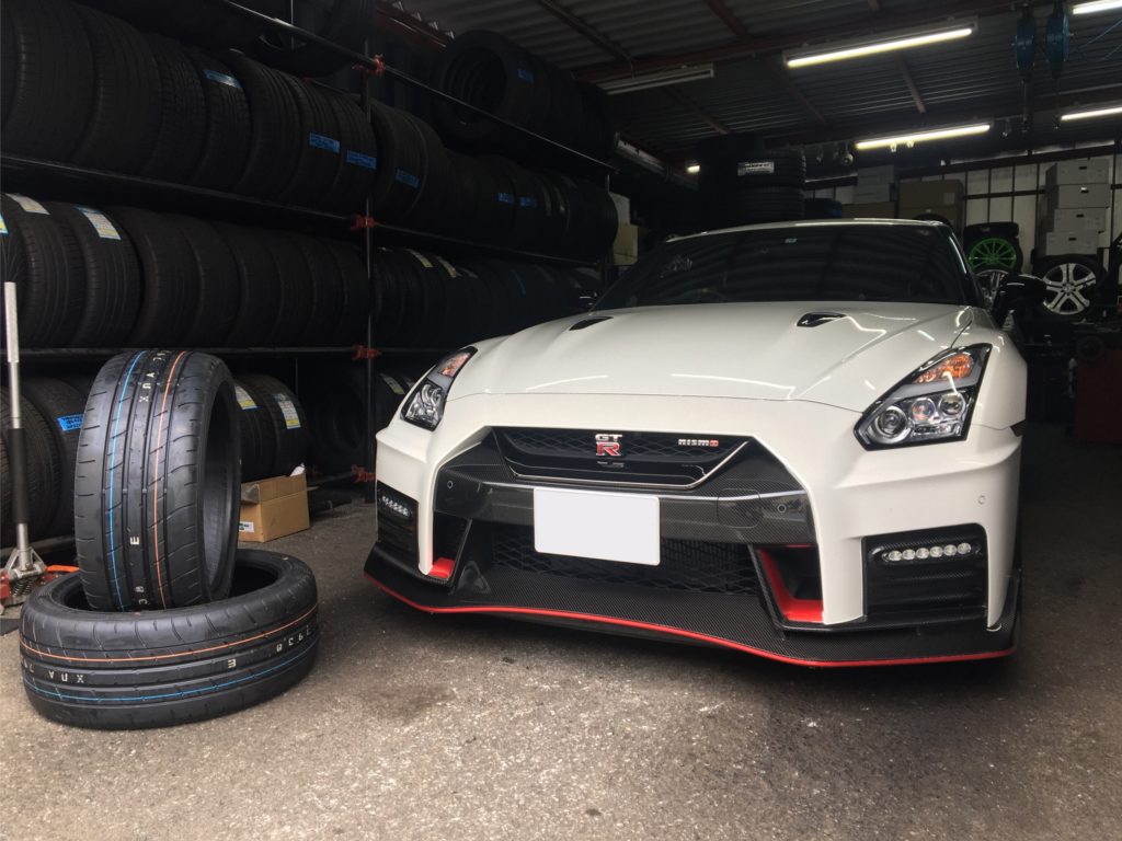 R35GT-Rニスモのフロントタイヤ交換！